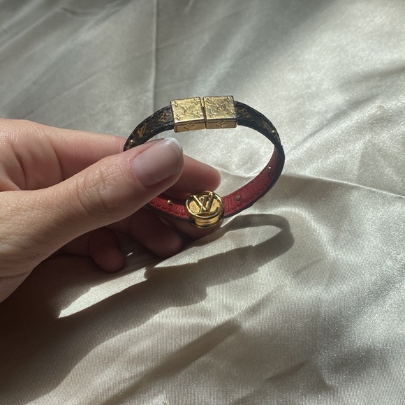 Louis Vuitton LV CIRCLE REVERSIBLE BRACELET - Picture 9 of 16